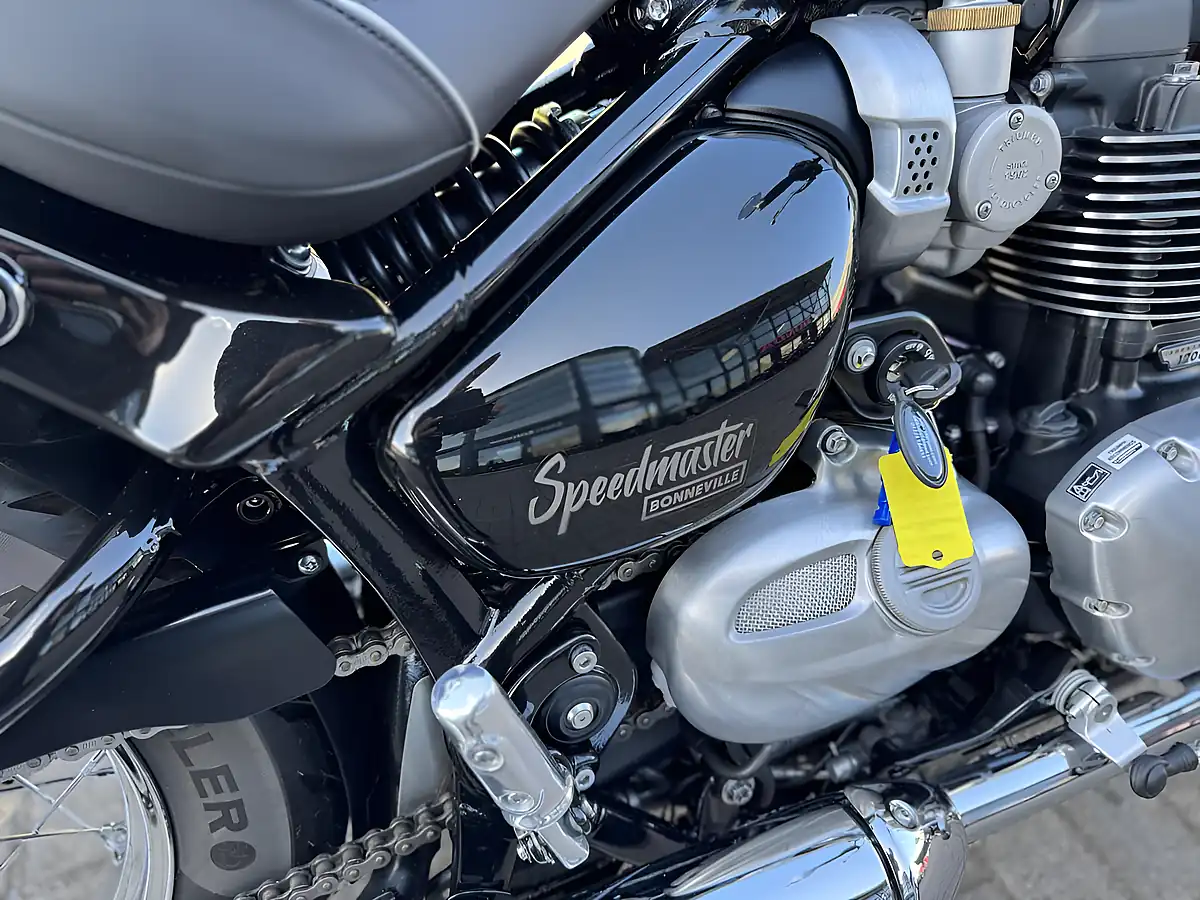 Used 2025 Triumph Bonneville Speedmaster Classic Blue/Silver - Interior and Exterior details 12