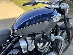 Used 2025 Triumph Bonneville Speedmaster Classic Blue/Silver - Interior and Exterior details 14