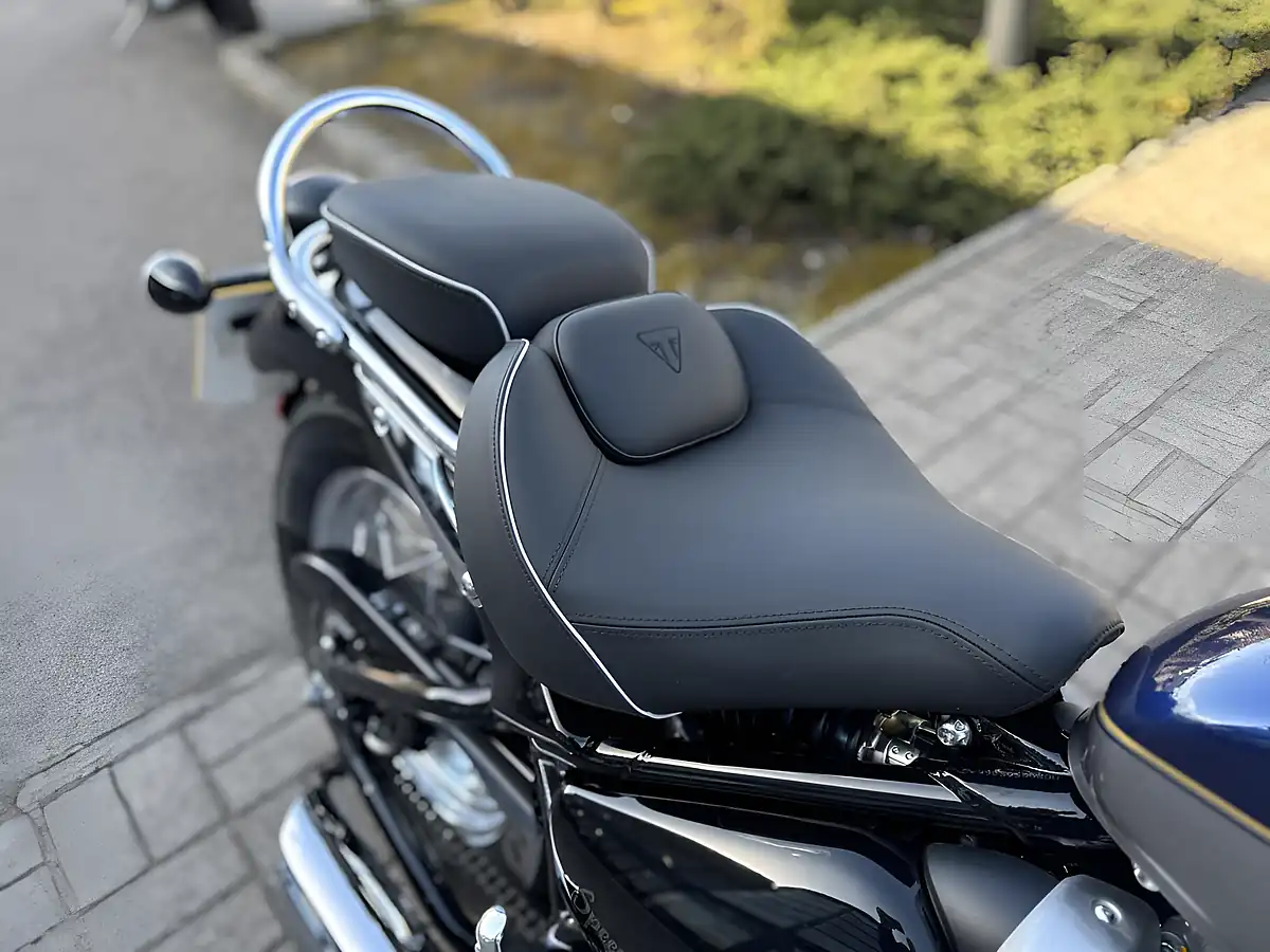 Used 2025 Triumph Bonneville Speedmaster Classic Blue/Silver - Interior and Exterior details 18