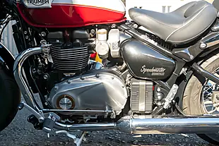 Used 2025 Triumph Bonneville Speedmaster Snowdonia / Cranberry Red - Interior and Exterior details 10