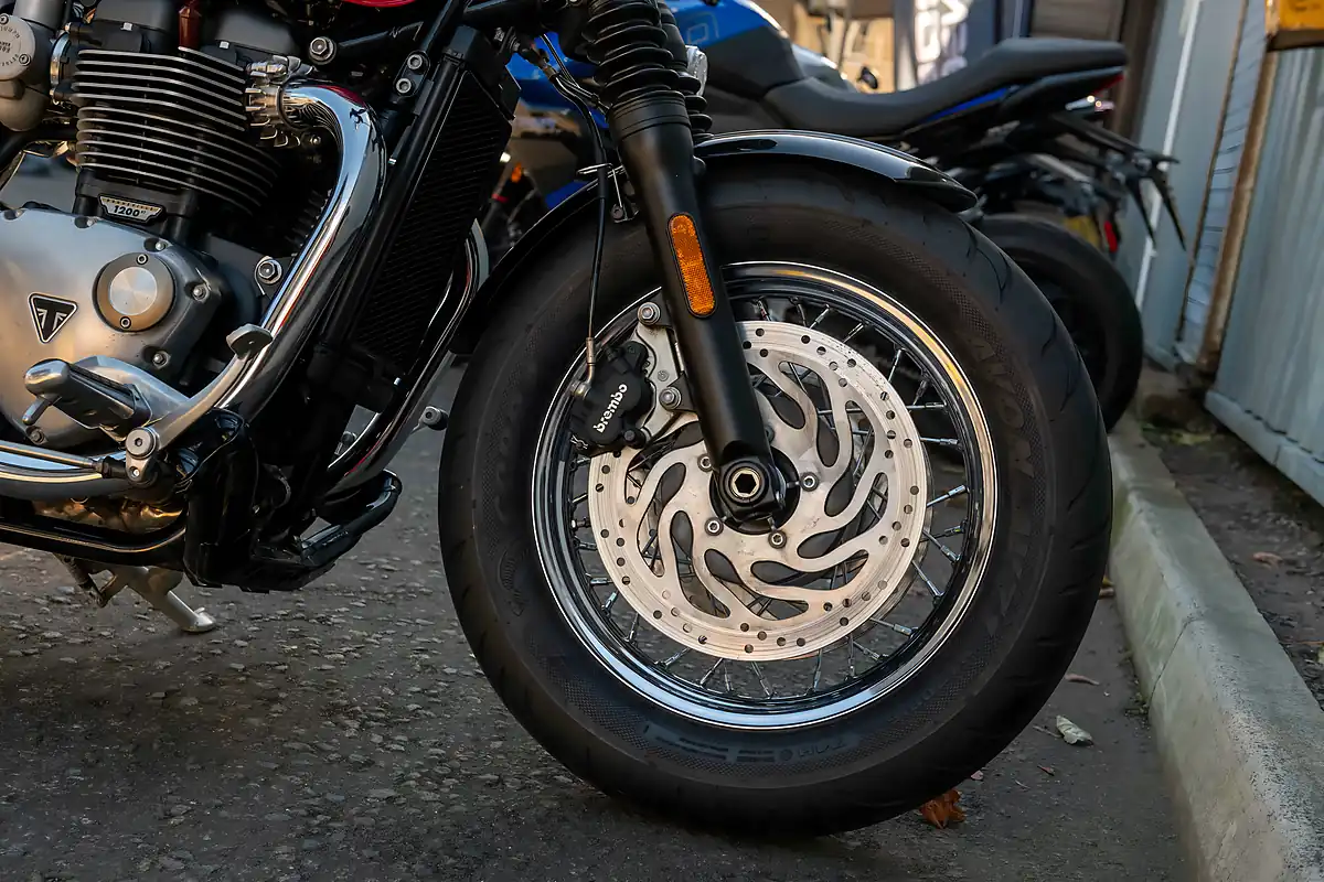 Used 2025 Triumph Bonneville Speedmaster Snowdonia / Cranberry Red - Interior and Exterior details 11