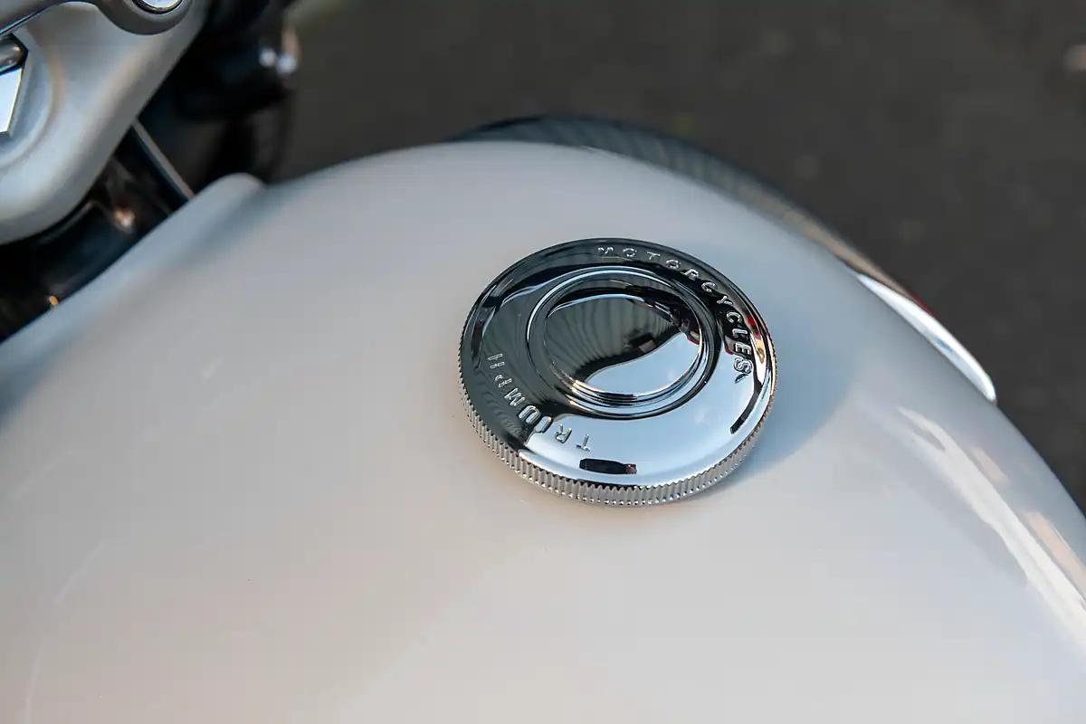 Used 2025 Triumph Bonneville Speedmaster Snowdonia / Cranberry Red - Interior and Exterior details 16