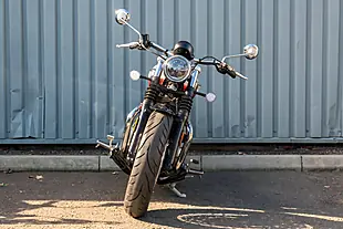 Used 2025 Triumph Bonneville Speedmaster Snowdonia / Cranberry Red - Interior and Exterior details 3