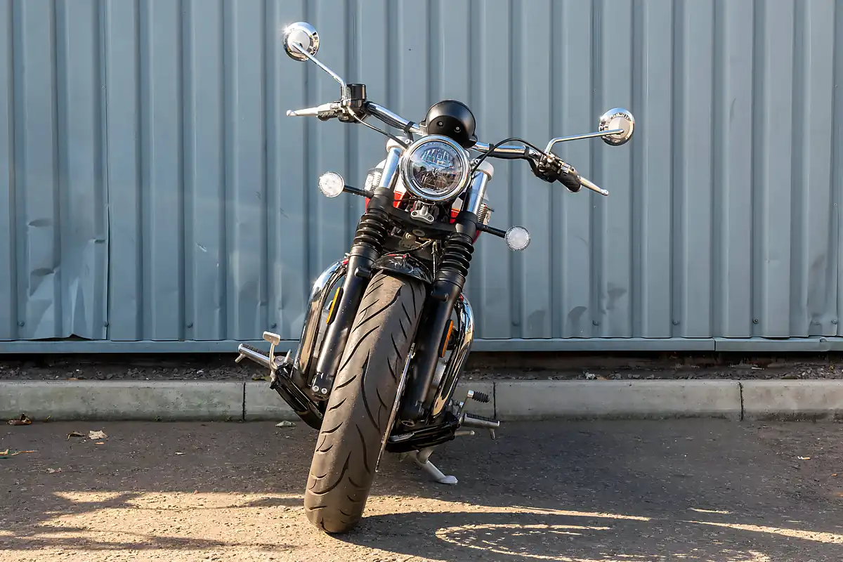 Used 2025 Triumph Bonneville Speedmaster Snowdonia / Cranberry Red - Interior and Exterior details 3
