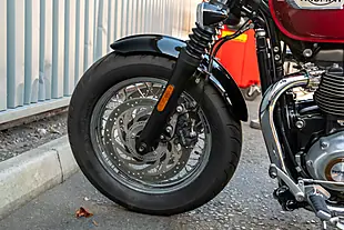 Used 2025 Triumph Bonneville Speedmaster Snowdonia / Cranberry Red - Interior and Exterior details 9