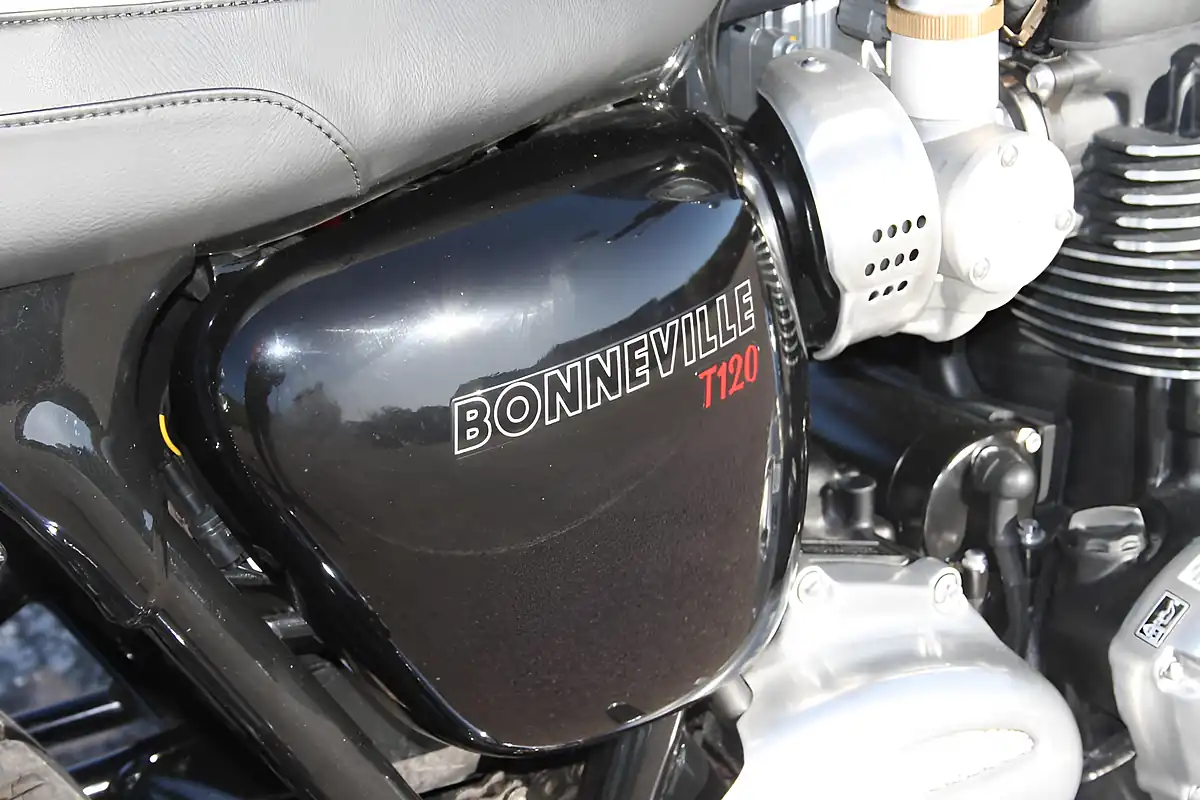 Used 2025 Triumph Bonneville T120 Jet Black - Interior and Exterior details 13