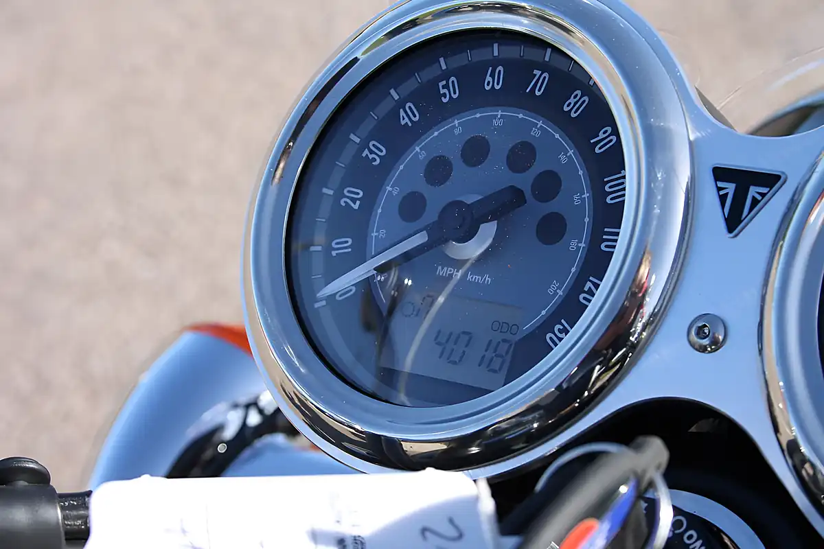 Used 2025 Triumph Bonneville T120 Jet Black - Interior and Exterior details 14