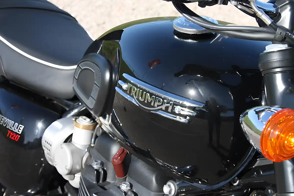 Used 2025 Triumph Bonneville T120 Jet Black - Interior and Exterior details 15