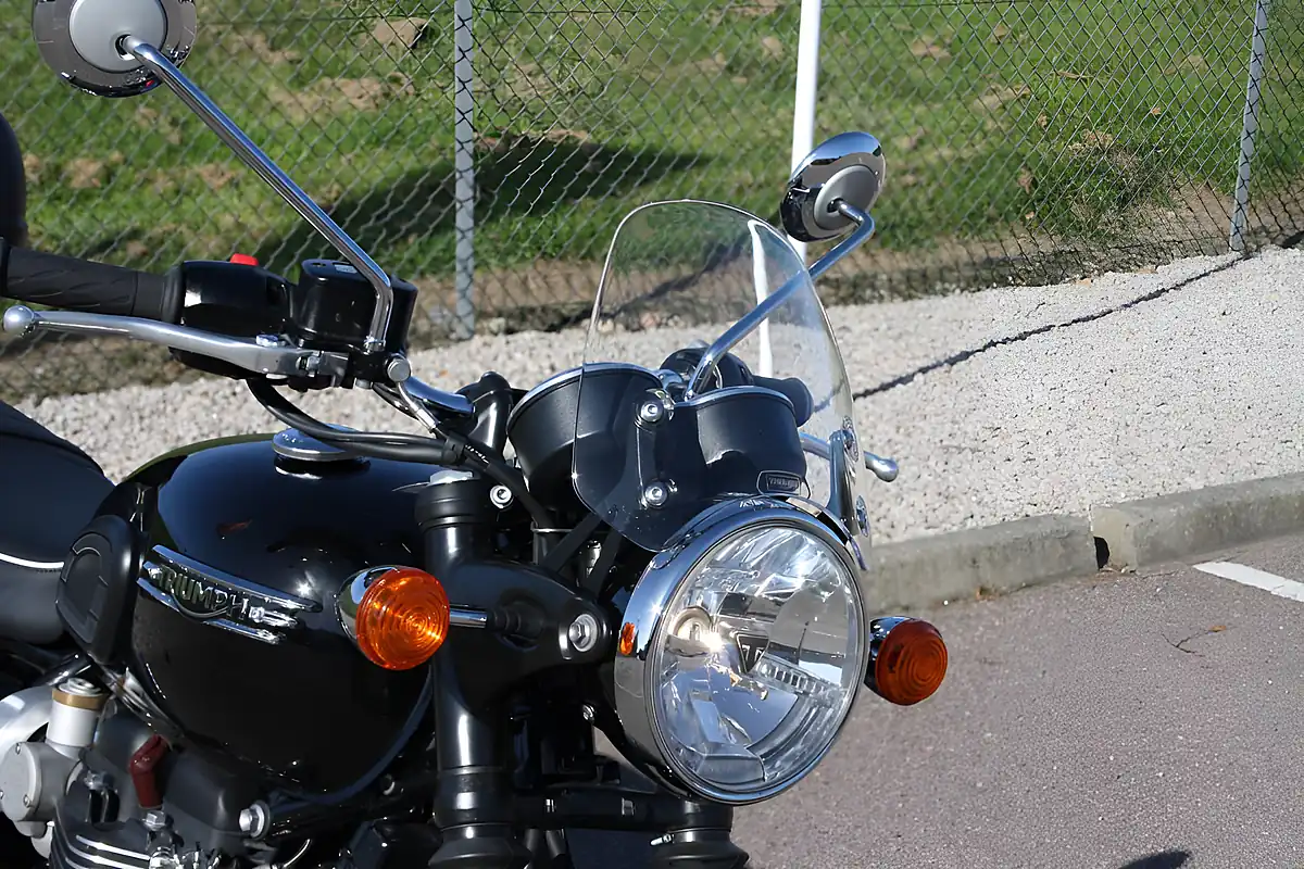 Used 2025 Triumph Bonneville T120 Jet Black - Interior and Exterior details 16