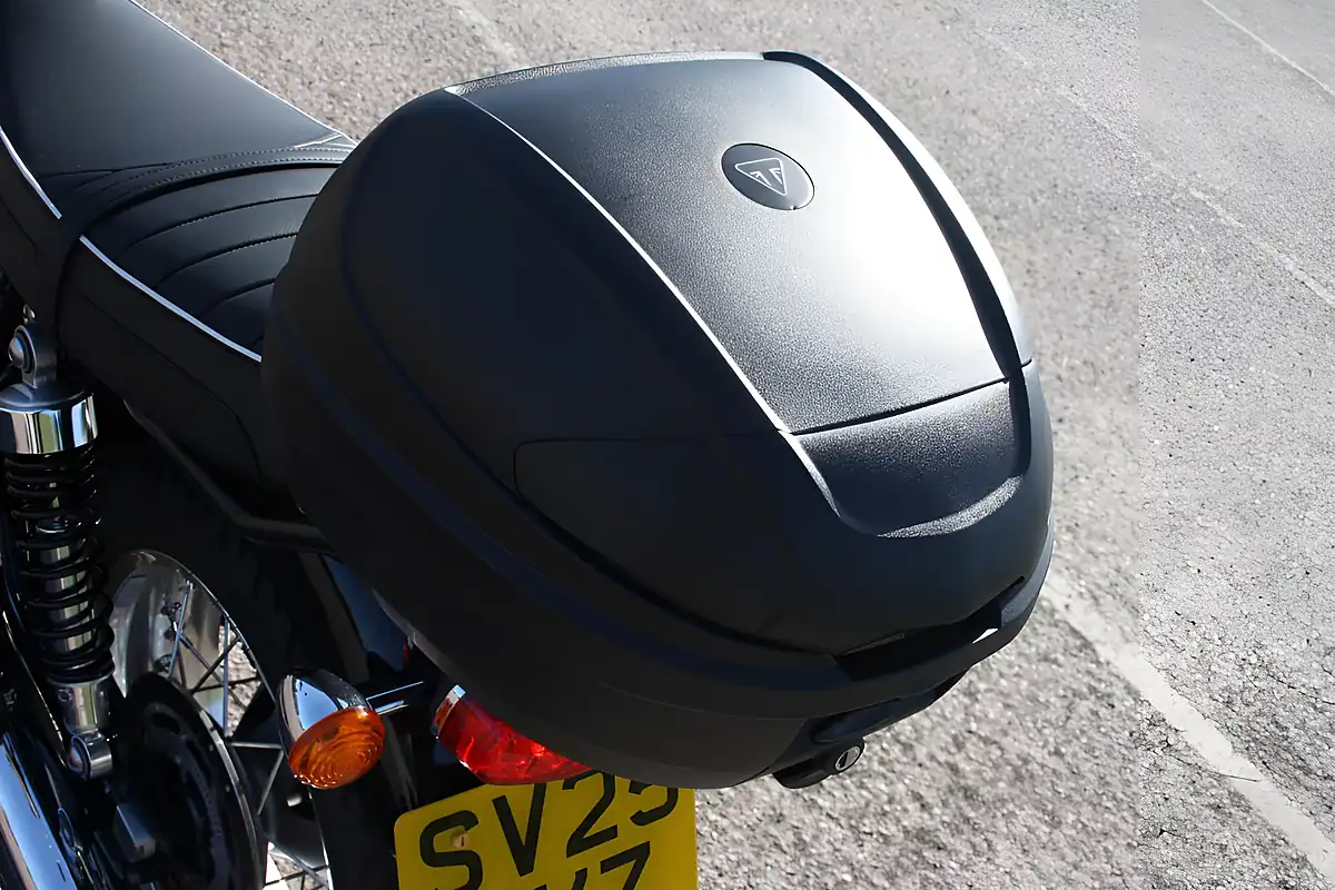 Used 2025 Triumph Bonneville T120 Jet Black - Interior and Exterior details 17