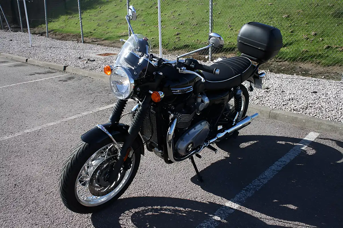 Used 2025 Triumph Bonneville T120 Jet Black - Interior and Exterior details 7