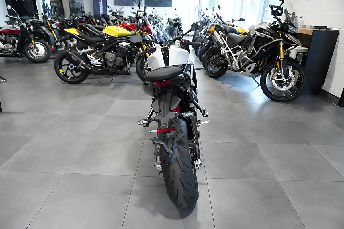 Used 2025 Triumph Daytona 660 Snowdonia White - Interior and Exterior details 4