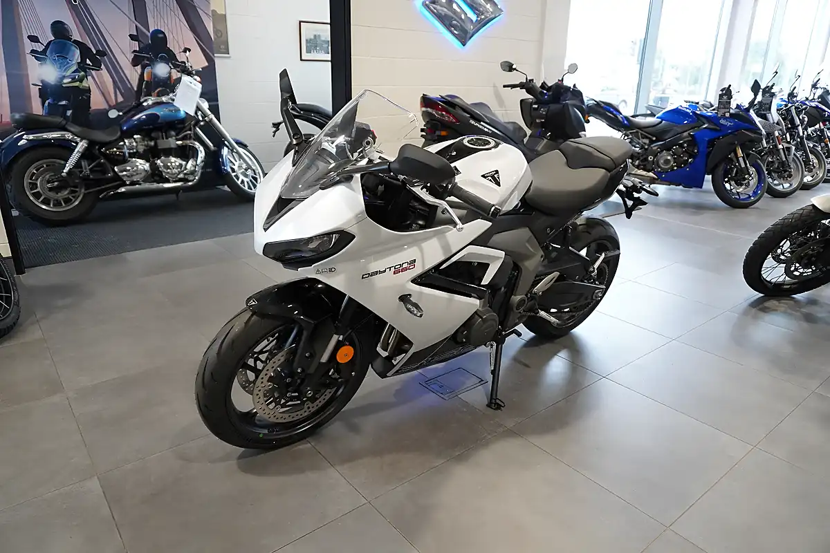 Used 2025 Triumph Daytona 660 Snowdonia White - Interior and Exterior details 6