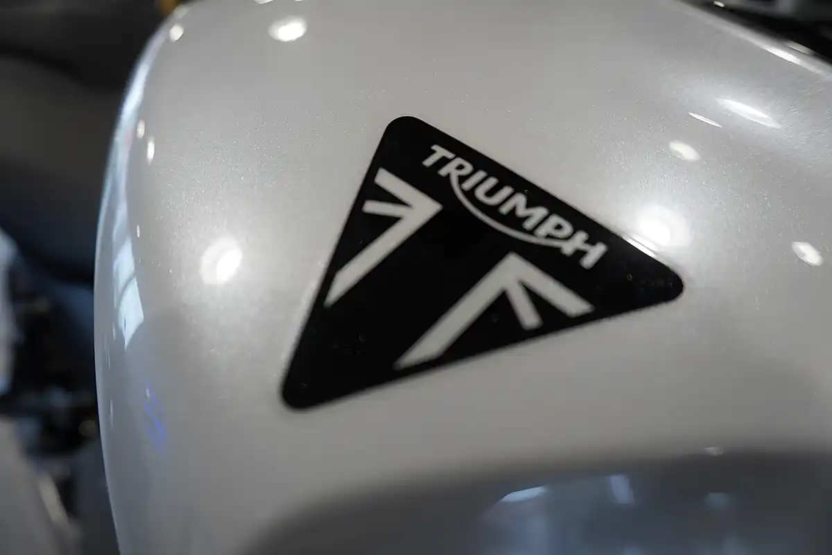 Used 2025 Triumph Daytona 660 Snowdonia White - Interior and Exterior details 9