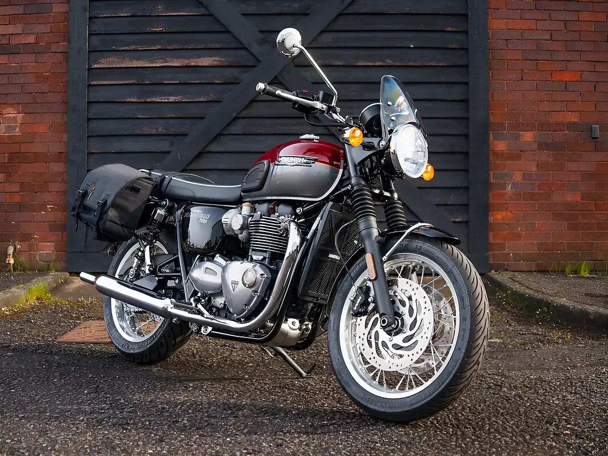 Used 2025 Triumph Modern Classics New Kingfisher Blue - Front View