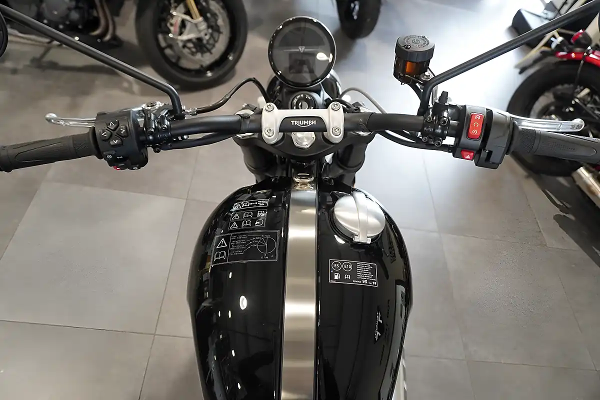 Used 2025 Triumph Scrambler 1200 X Jet Black - Interior and Exterior details 7