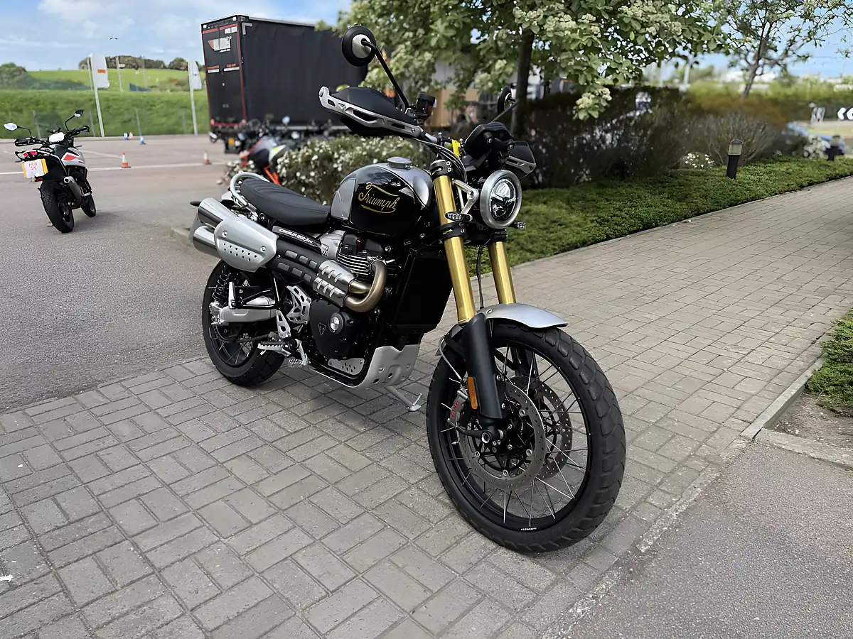 Used 2025 Triumph Scrambler 1200 Xe Black - Interior and Exterior details 4