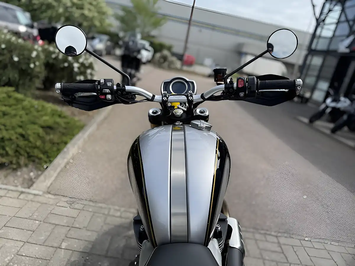 Used 2025 Triumph Scrambler 1200 Xe Black - Interior and Exterior details 9