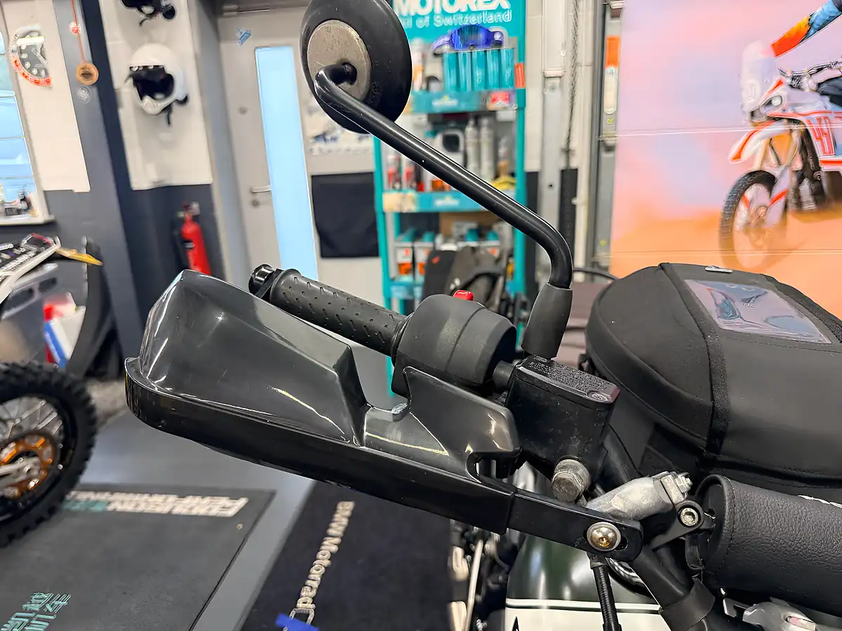 Used 2025 Triumph Scrambler 400 X - Interior and Exterior details 13