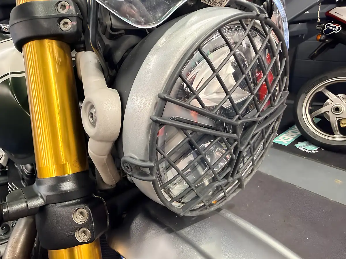 Used 2025 Triumph Scrambler 400 X - Interior and Exterior details 9