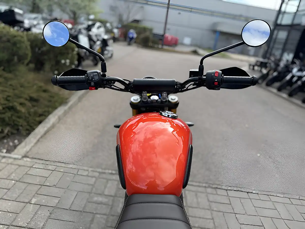 Used 2025 Triumph Scrambler 400 X Orange/Silver - Interior and Exterior details 10