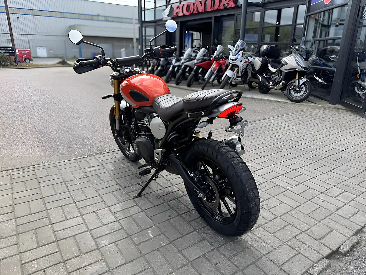 Used 2025 Triumph Scrambler 400 X Orange/Silver - Interior and Exterior details 8