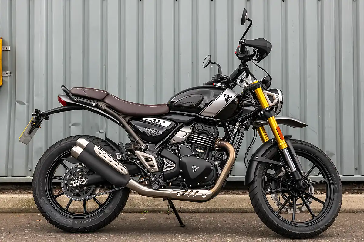 Used 2025 Triumph Scrambler 400 X Phantom Black / Silver Ice - Front View
