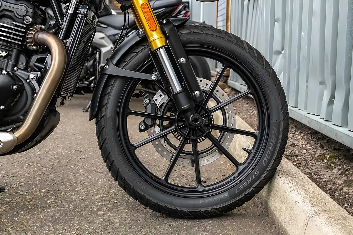 Used 2025 Triumph Scrambler 400 X Phantom Black / Silver Ice - Interior and Exterior details 12