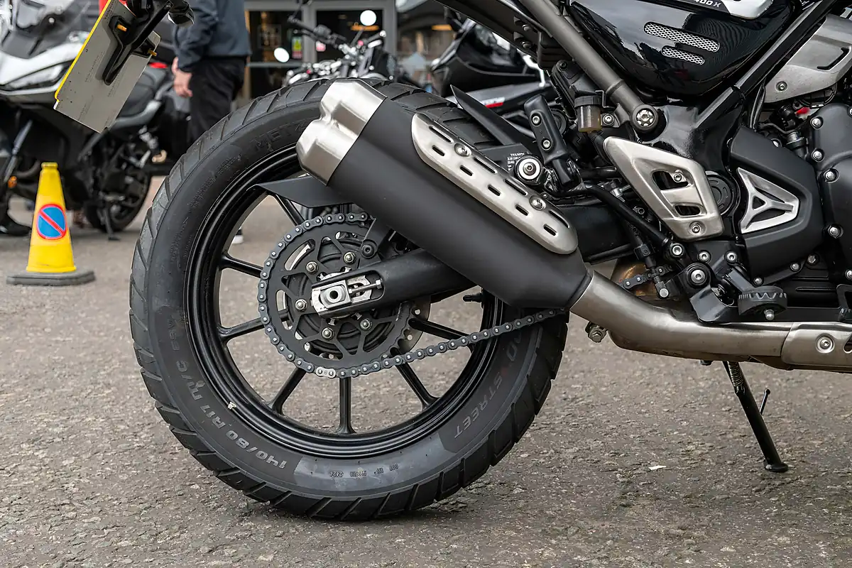 Used 2025 Triumph Scrambler 400 X Phantom Black / Silver Ice - Interior and Exterior details 13