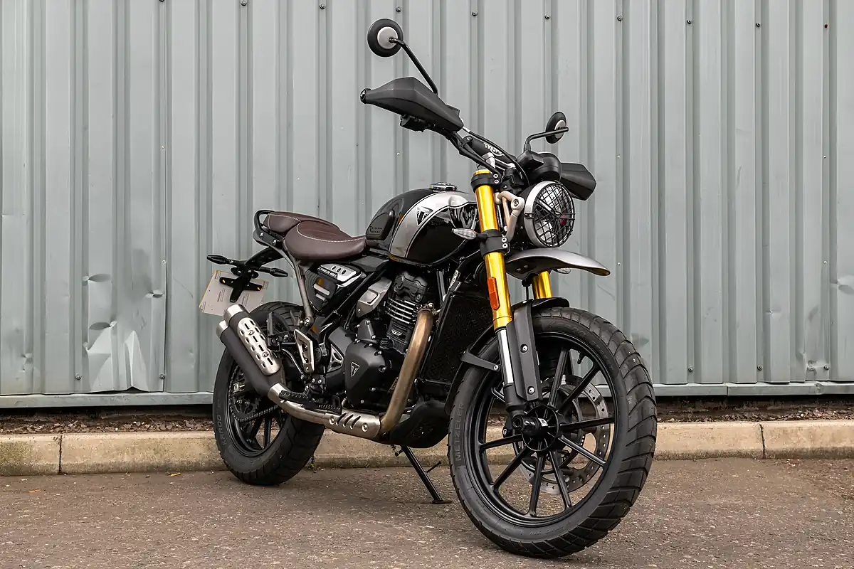 Used 2025 Triumph Scrambler 400 X Phantom Black / Silver Ice - Interior and Exterior details 2