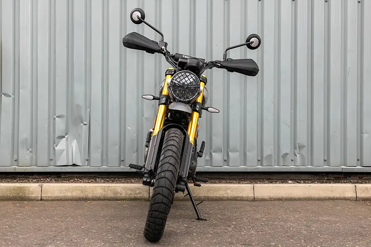 Used 2025 Triumph Scrambler 400 X Phantom Black / Silver Ice - Interior and Exterior details 3