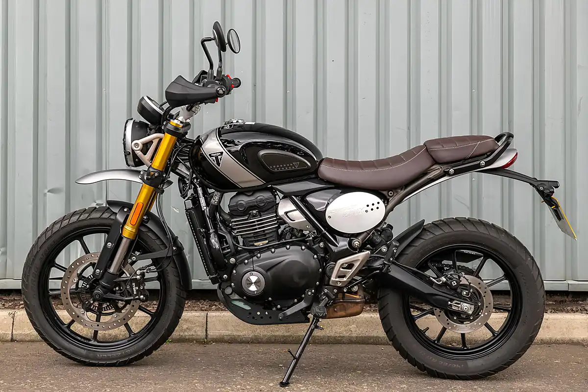 Used 2025 Triumph Scrambler 400 X Phantom Black / Silver Ice - Interior and Exterior details 5