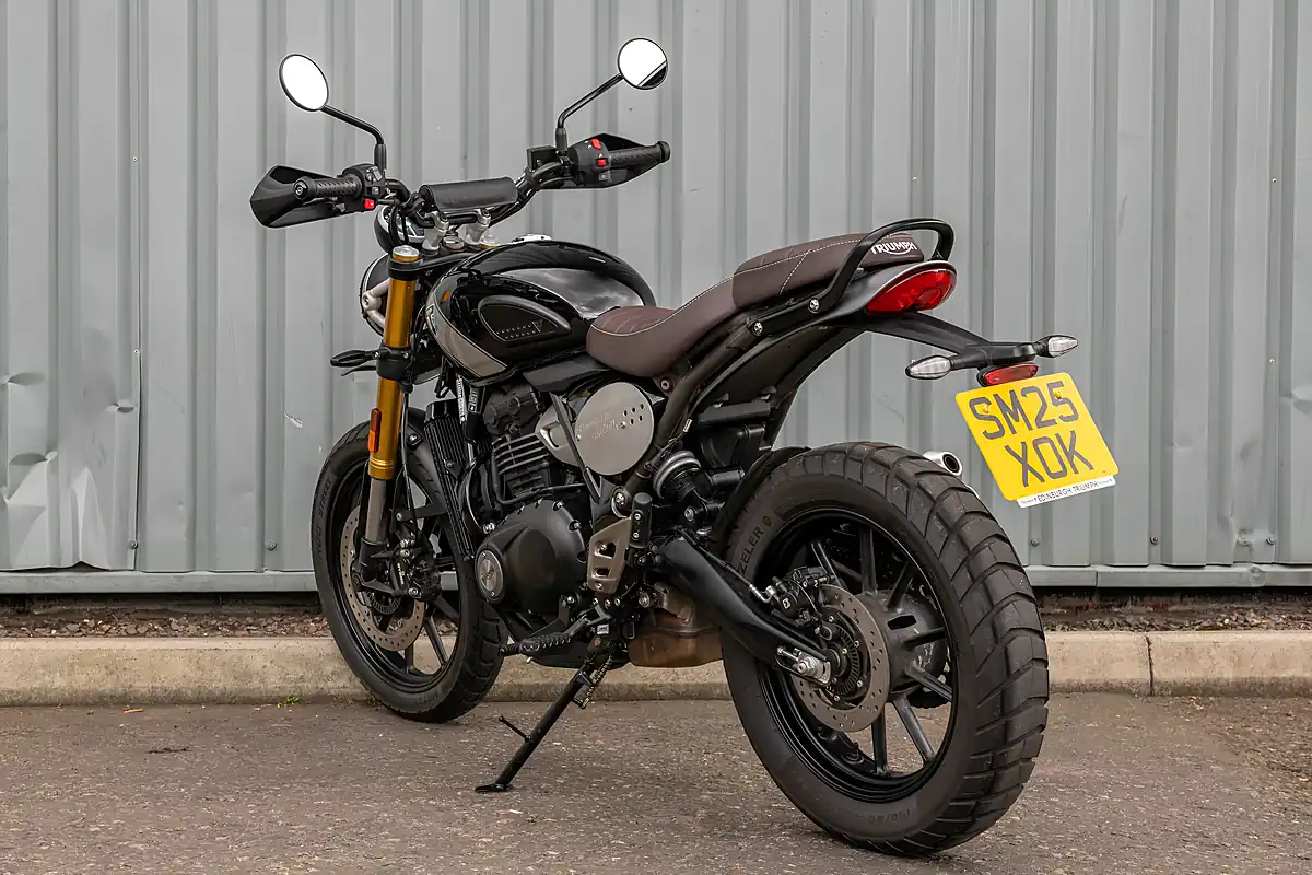 Used 2025 Triumph Scrambler 400 X Phantom Black / Silver Ice - Interior and Exterior details 6