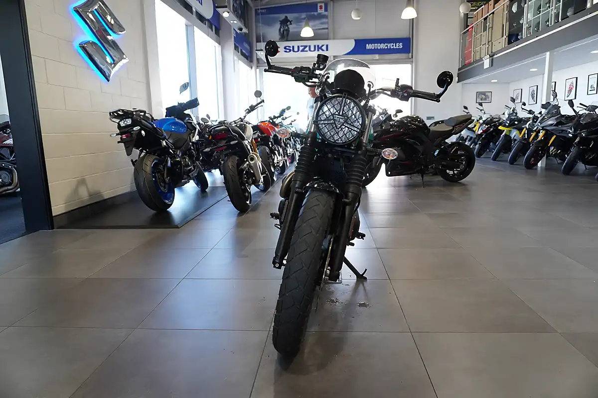 Used 2025 Triumph Scrambler 900 Blue - Interior and Exterior details 3