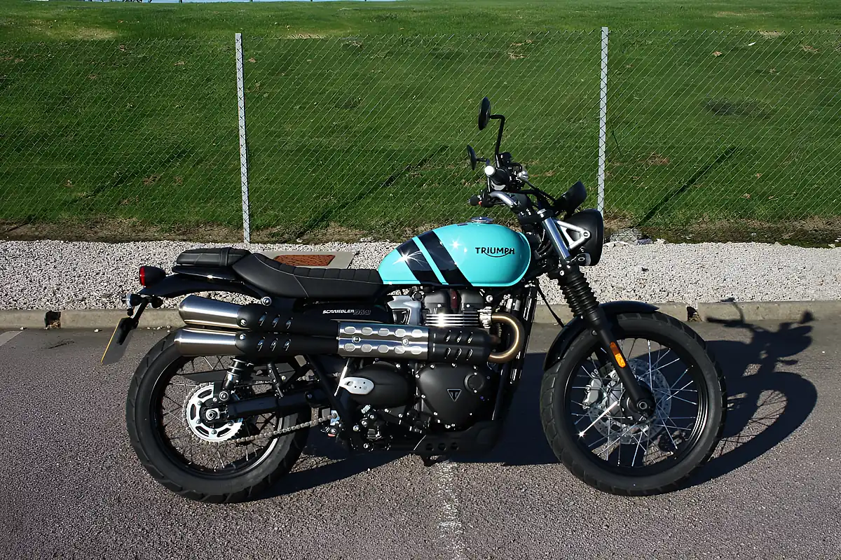 Used 2025 Triumph Scrambler 900 Classic Kingfisher Blue - Front View