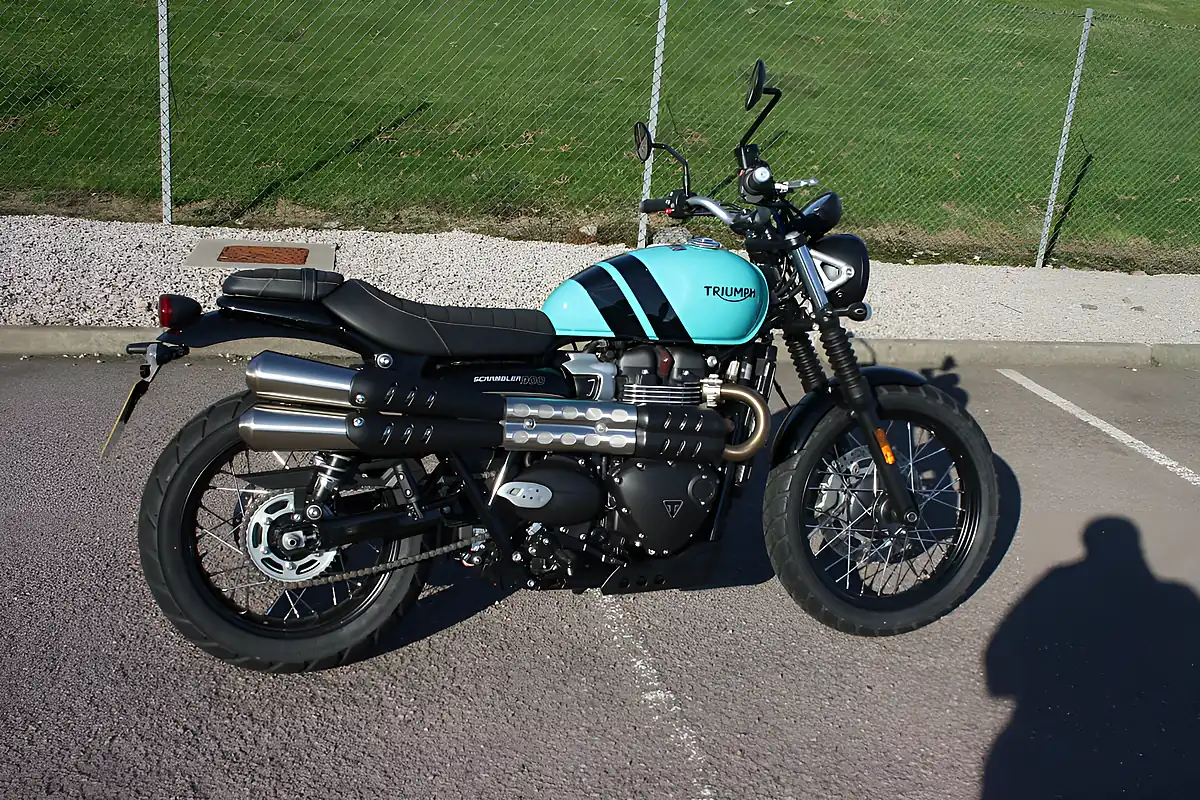 Used 2025 Triumph Scrambler 900 Classic Kingfisher Blue - Interior and Exterior details 12