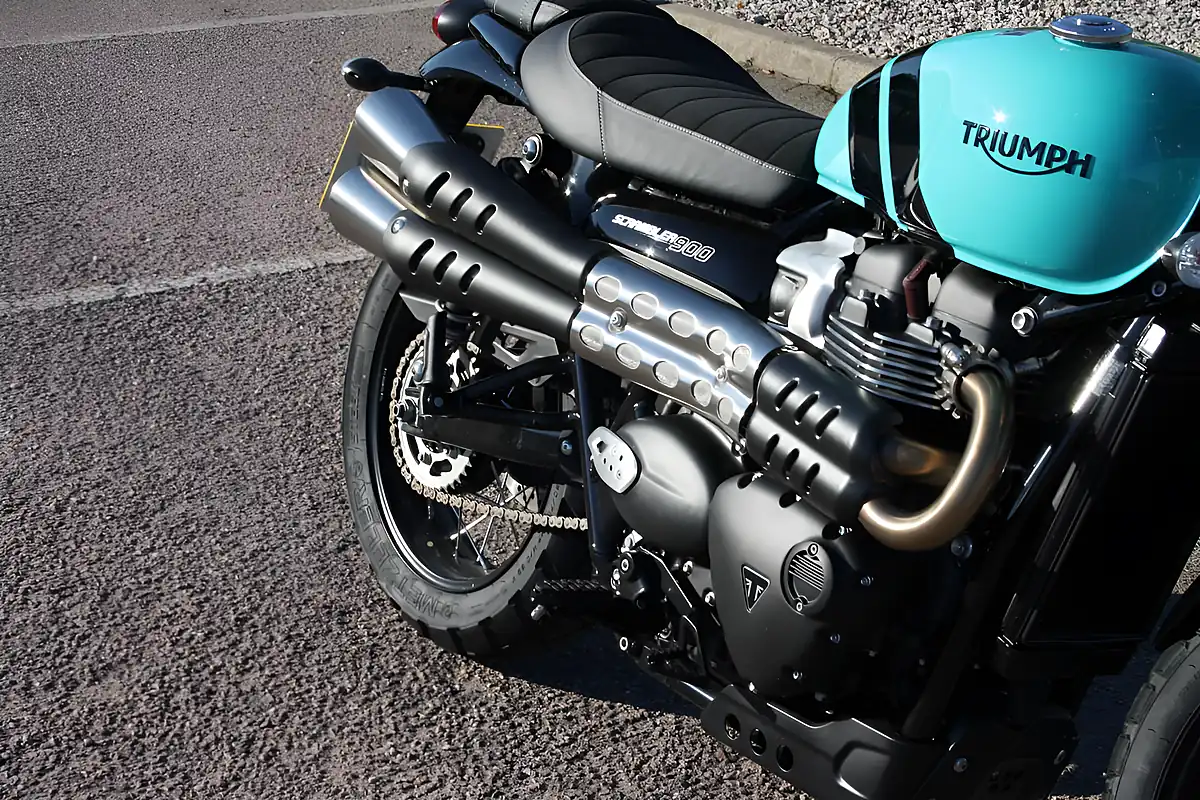 Used 2025 Triumph Scrambler 900 Classic Kingfisher Blue - Interior and Exterior details 16