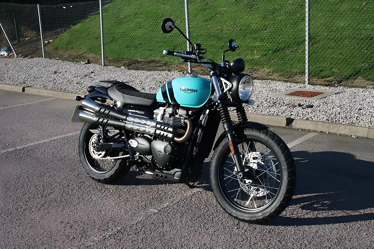Used 2025 Triumph Scrambler 900 Classic Kingfisher Blue - Interior and Exterior details 4