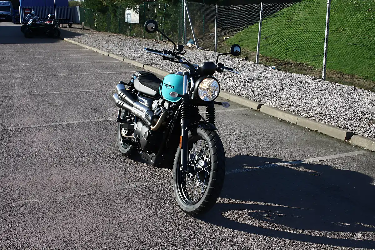 Used 2025 Triumph Scrambler 900 Classic Kingfisher Blue - Interior and Exterior details 5