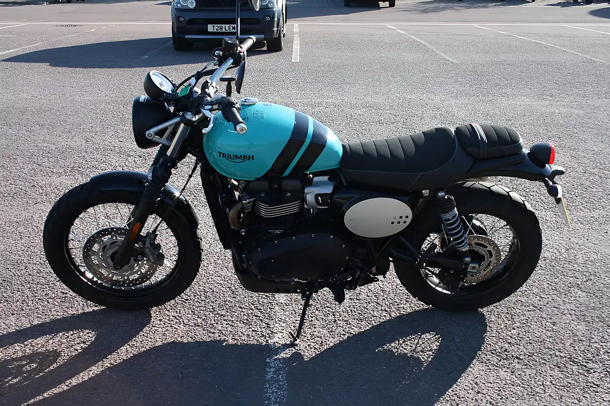 Used 2025 Triumph Scrambler 900 Classic Kingfisher Blue - Interior and Exterior details 8