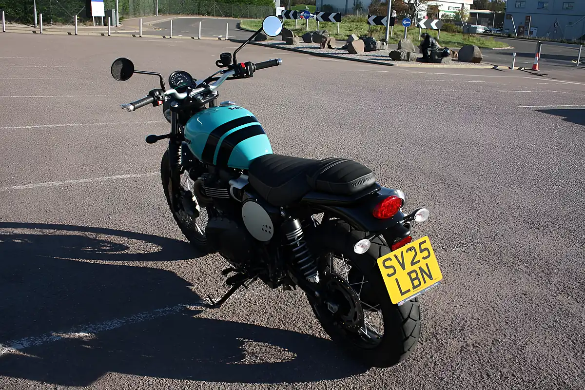 Used 2025 Triumph Scrambler 900 Classic Kingfisher Blue - Interior and Exterior details 9