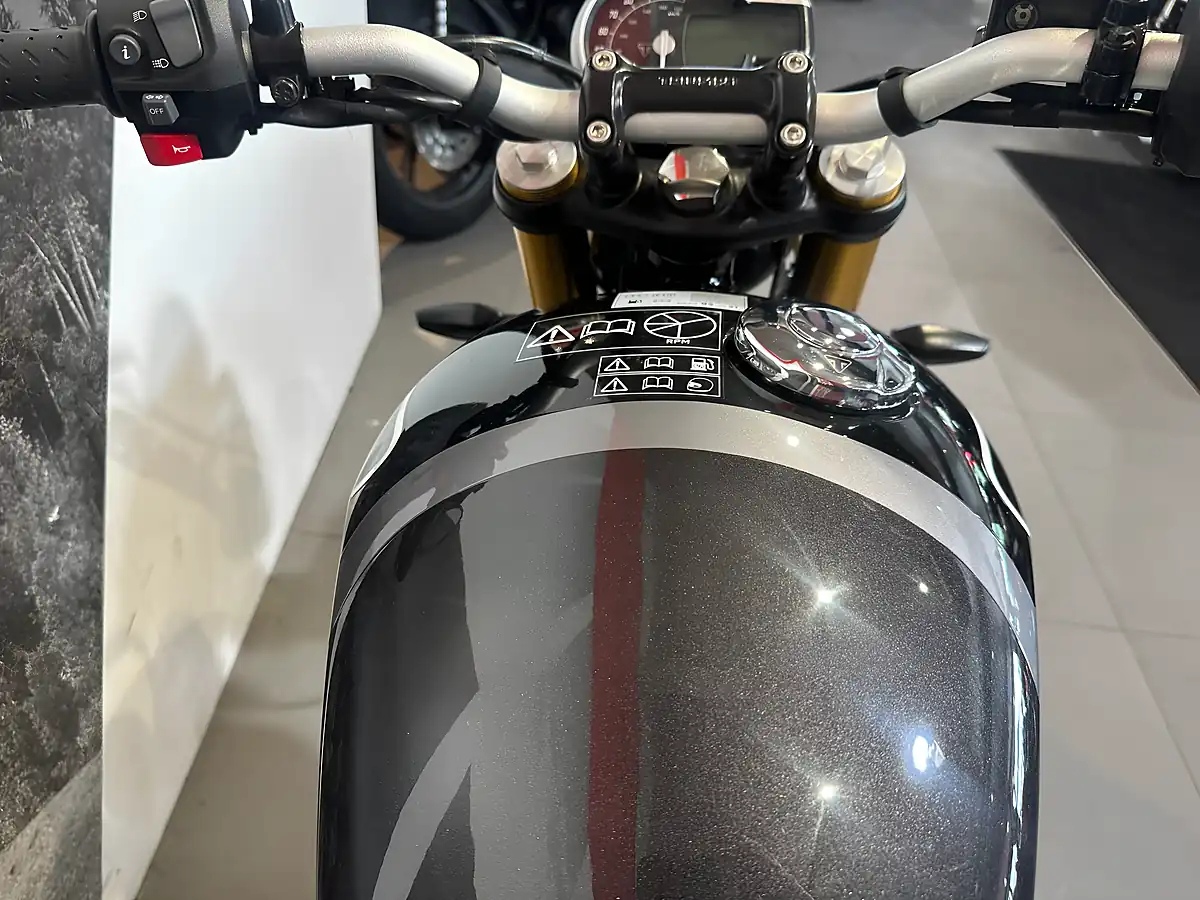 Used 2025 Triumph Speed 400 Black Metallic - Interior and Exterior details 12