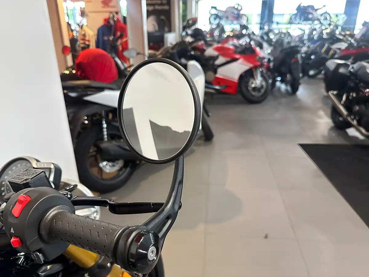 Used 2025 Triumph Speed 400 Black Metallic - Interior and Exterior details 15