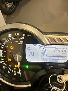 Used 2025 Triumph Speed 400 Black Metallic - Interior and Exterior details 16
