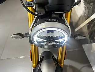 Used 2025 Triumph Speed 400 Black Metallic - Interior and Exterior details 17