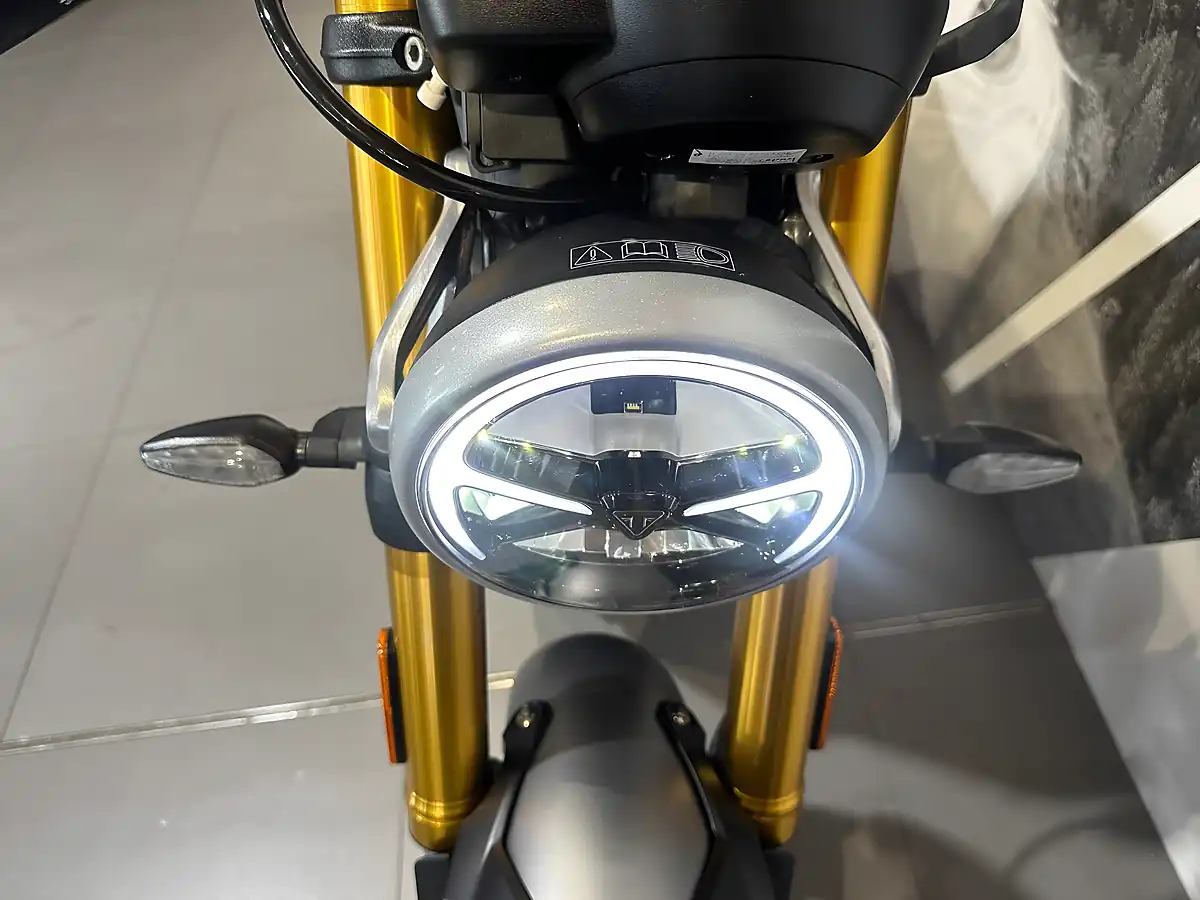 Used 2025 Triumph Speed 400 Black Metallic - Interior and Exterior details 17