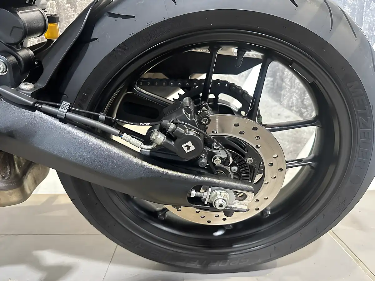 Used 2025 Triumph Speed 400 Black Metallic - Interior and Exterior details 20