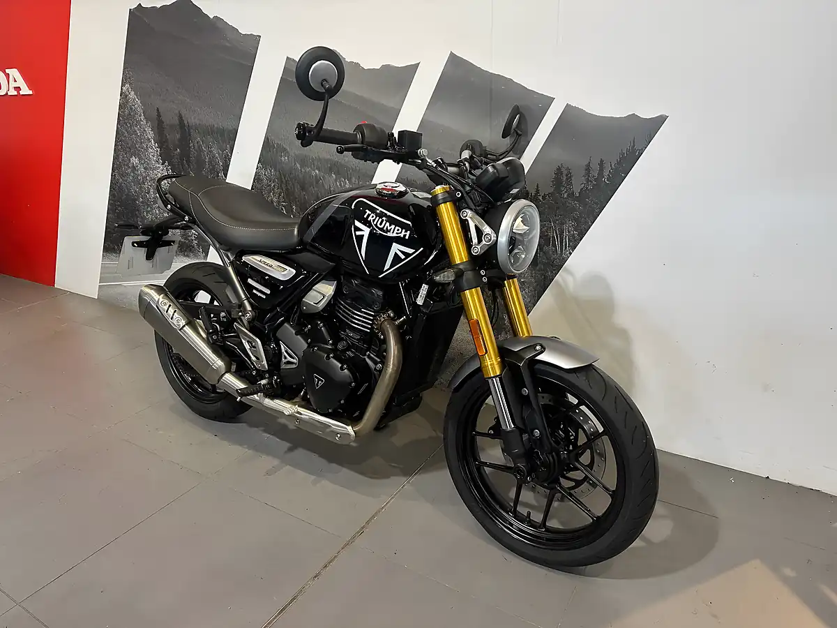 Used 2025 Triumph Speed 400 Black Metallic - Interior and Exterior details 3