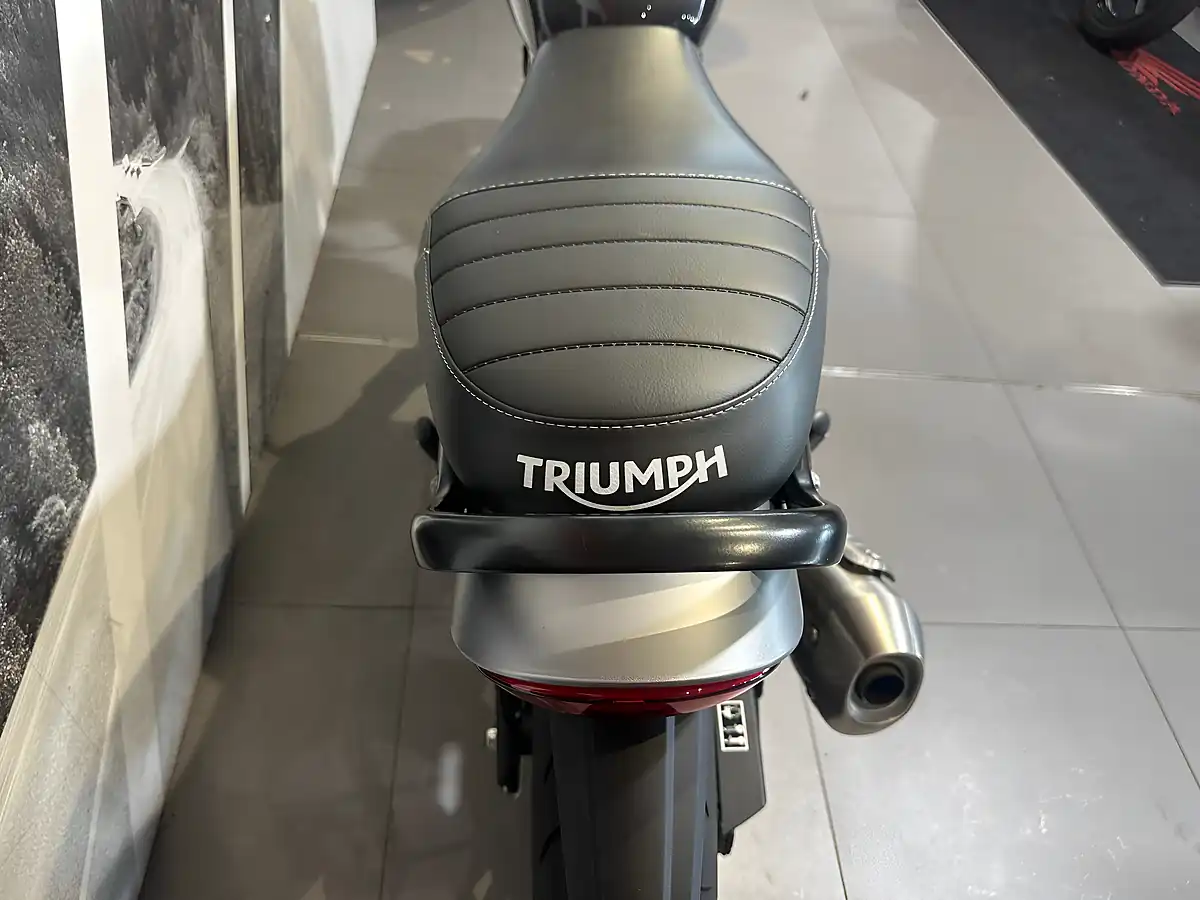 Used 2025 Triumph Speed 400 Black Metallic - Interior and Exterior details 5