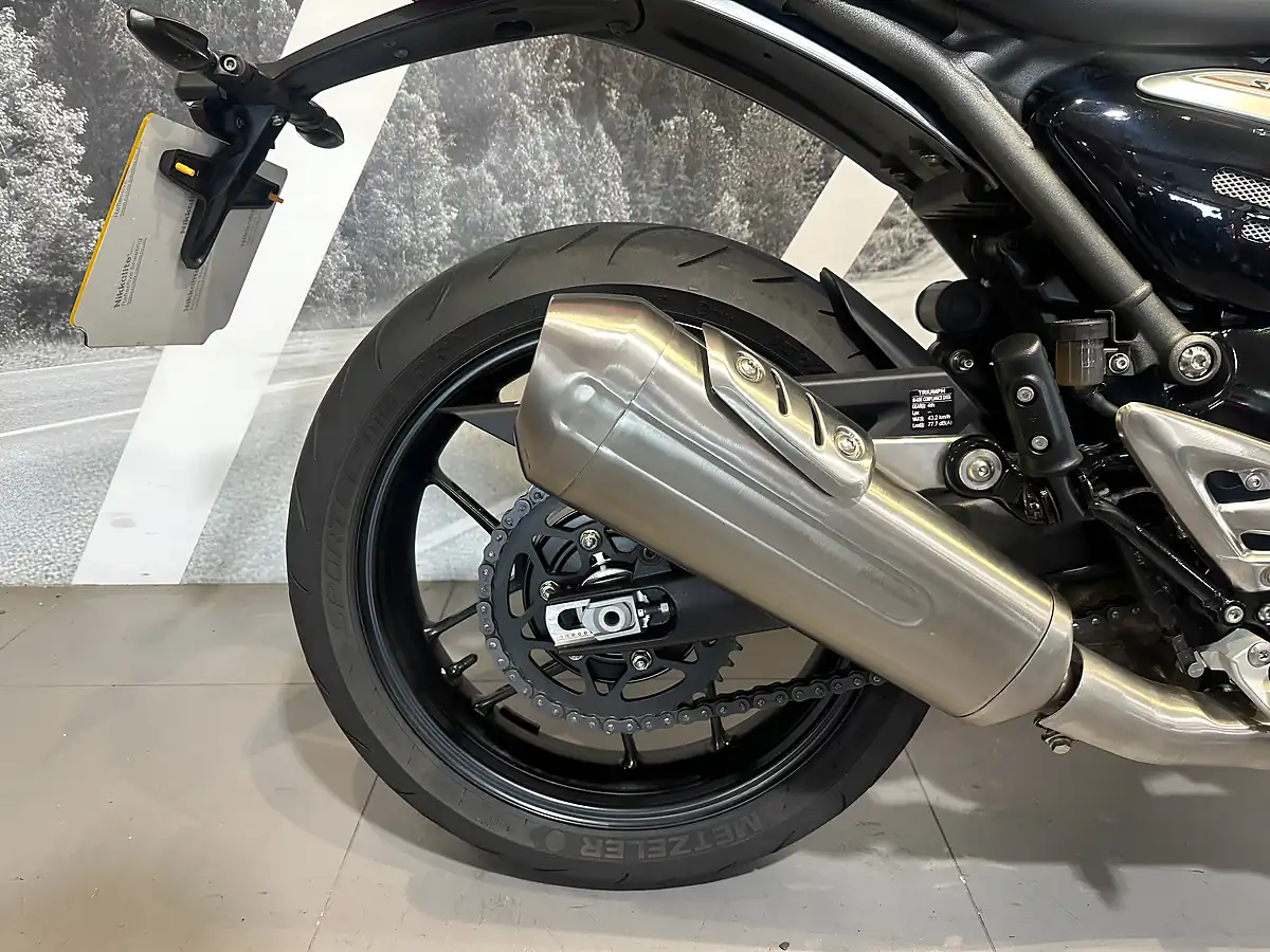 Used 2025 Triumph Speed 400 Black Metallic - Interior and Exterior details 6